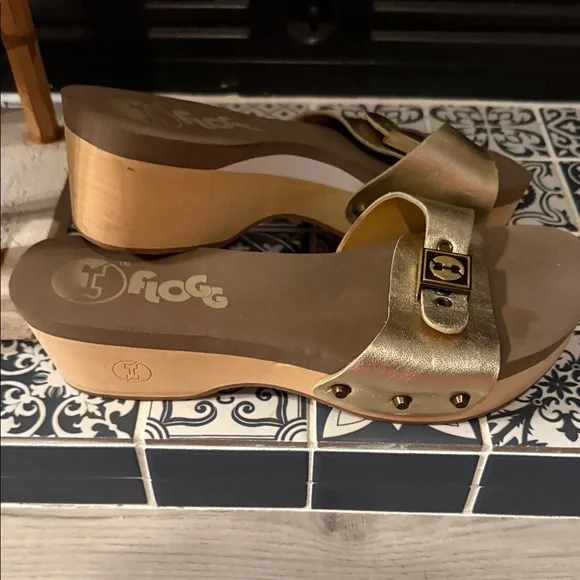Elegant Gold Women's Sandals by Flogg - Picture 2 of 4